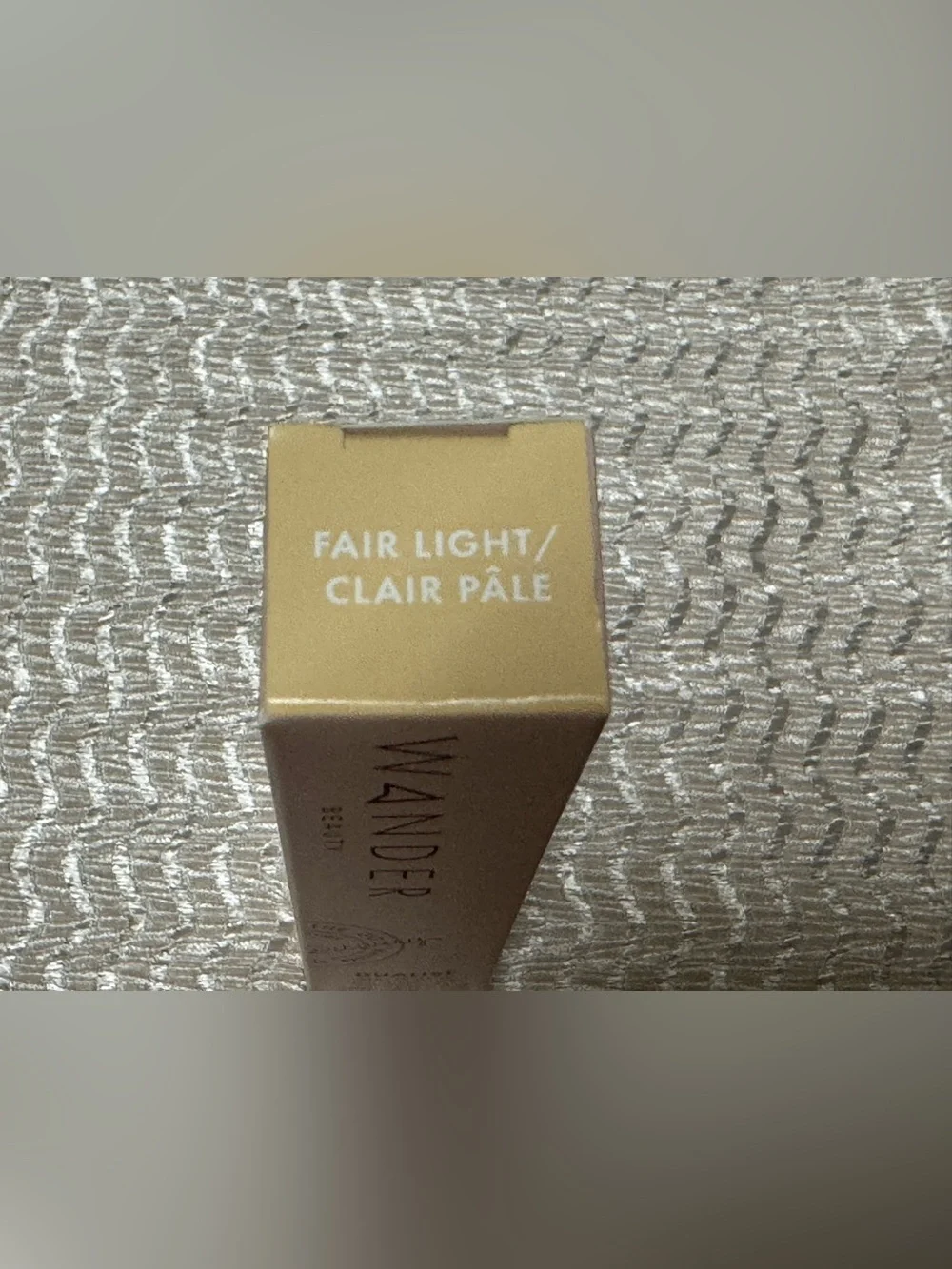 New in box Wander Beauty Dualist Matte and Illuminating Concealer - plus gift -